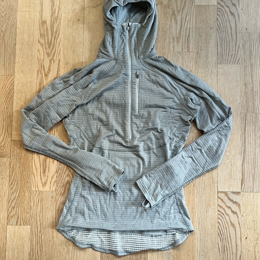 Patagonia Women’s Capilene 4 Expedition Weight Zip-Neck Hoodie -White/Grey X-Dye